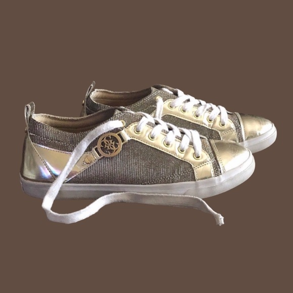 Guess✨ ‘Maadet 2’ Sneakers - Picture 4 of 9